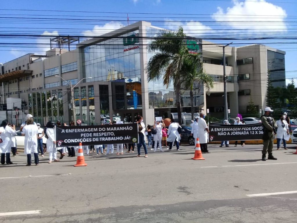 Pandemia: Enfermeiros protestam, na porta São Domingos e UDI Hospital, contra aumento de carga horária