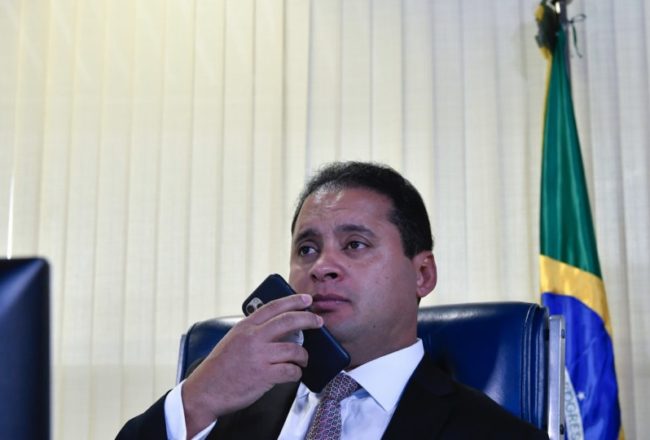 Medo: Weverton Rocha entra na justiça para Instituto não divulgar pesquisa registrada na Justiça