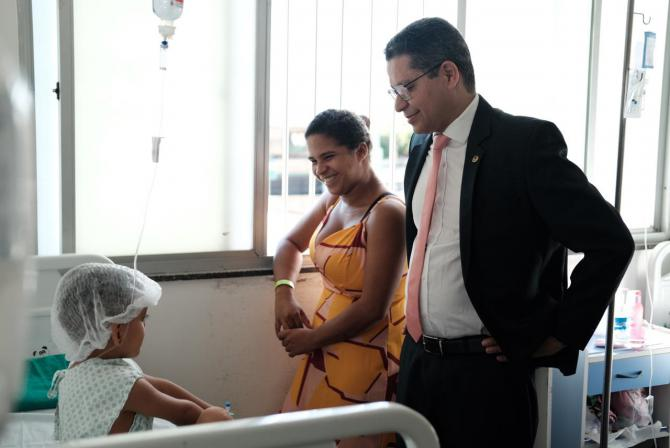 Carlos Lula destina emenda para cirurgias de fissura labiopalatina em crianças e adultos